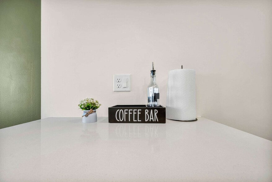 Building Photo - 2189 Cornell Rd