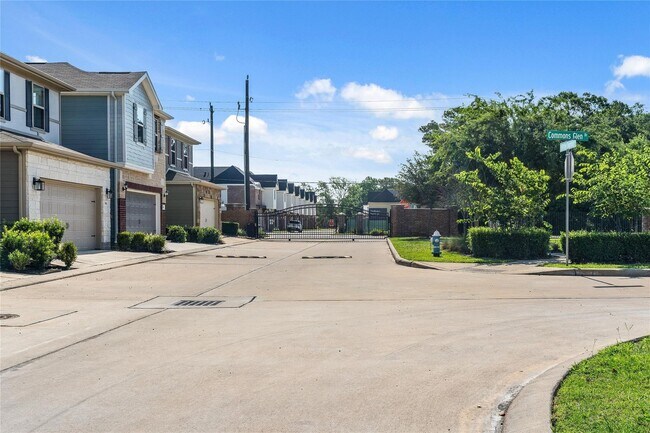 Building Photo - 1853 Commons Hill Ln