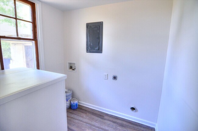 Building Photo - 3511 Forrest Ave