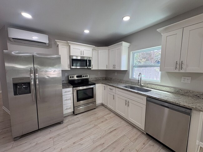 Building Photo - Brand New Renovated 2/1 Available Now!