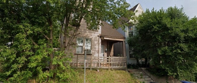 Building Photo - 307 W 4th St