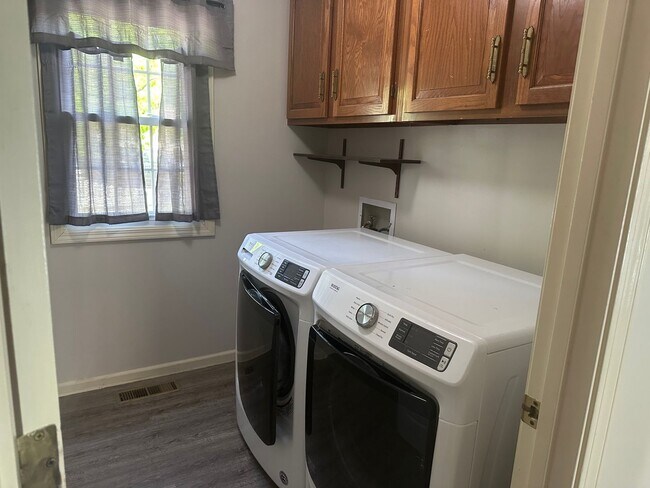 Building Photo - Welcome to this charming 3 bedroom, 2 bathroom home located in West Lafayette, IN.