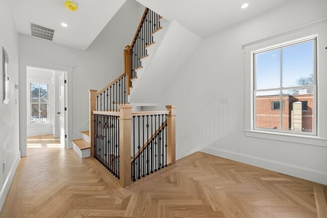 Building Photo - 309 Broadway