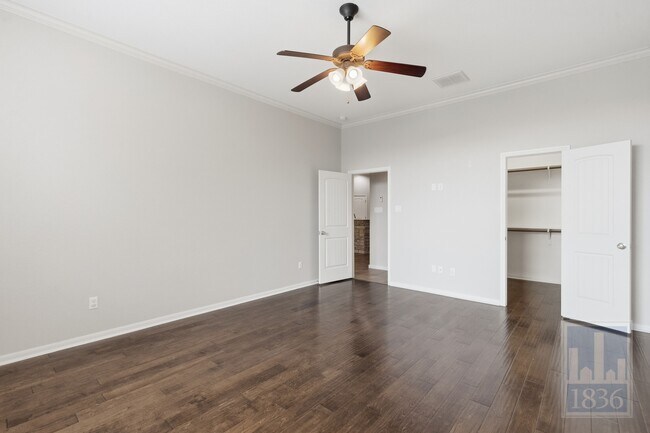 Building Photo - 420 Torrington Dr