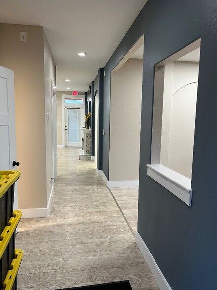 Building Photo - 613 W Clark St