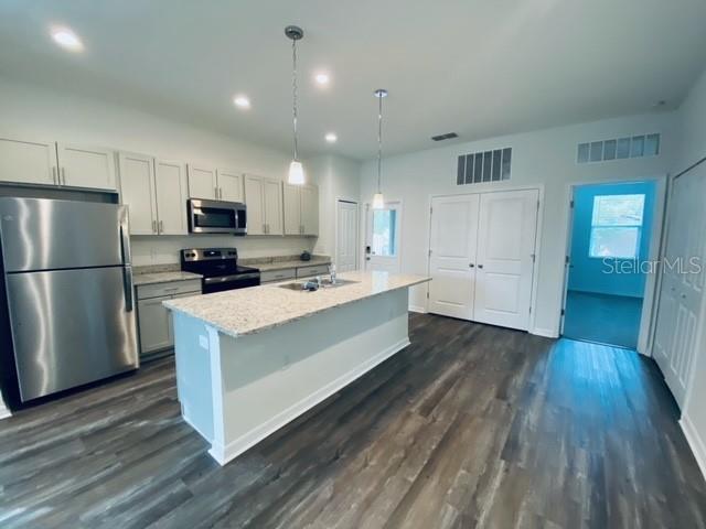 Building Photo - 1325 James Ave S