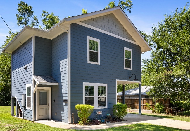 Building Photo - 600 Barnes St