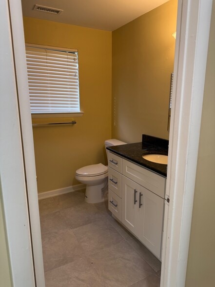 Building Photo - 2707A Sussex Ct