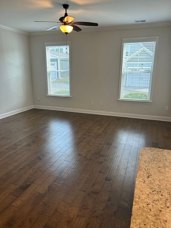 Building Photo - Greenville, 3BD/2.5, 1641SF