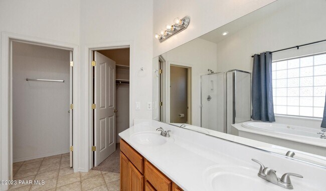 Building Photo - 5638 N Ardmore Ave