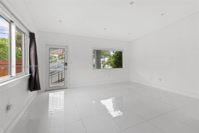 Building Photo - 6432 SW 33rd St
