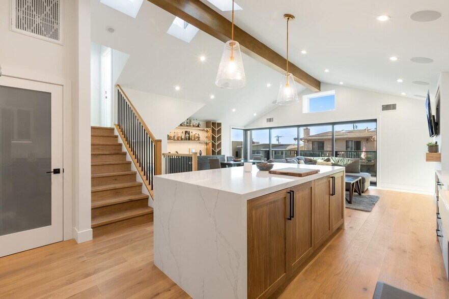 Building Photo - 248 34th St