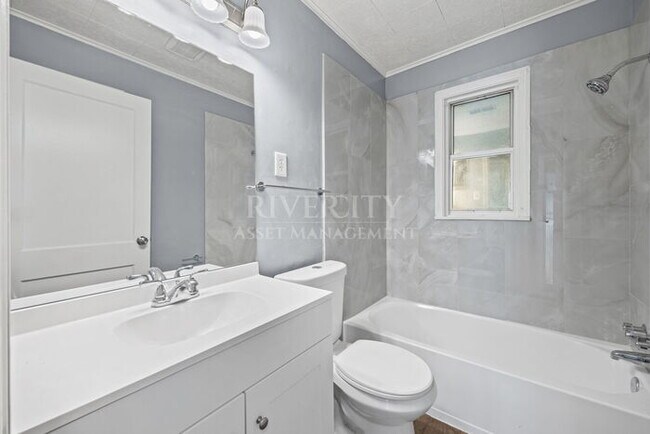 Building Photo - A MUST SEE, AMPLE SPACE HERE AND VERY MODERN !!!!! SECTION 8 WELCOMED