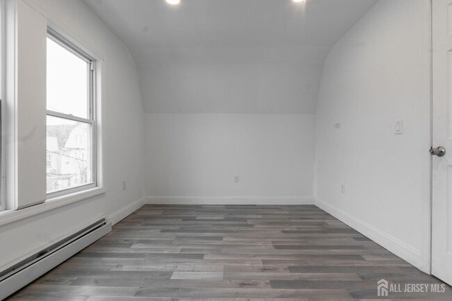 Building Photo - 410 Chadwick Ave