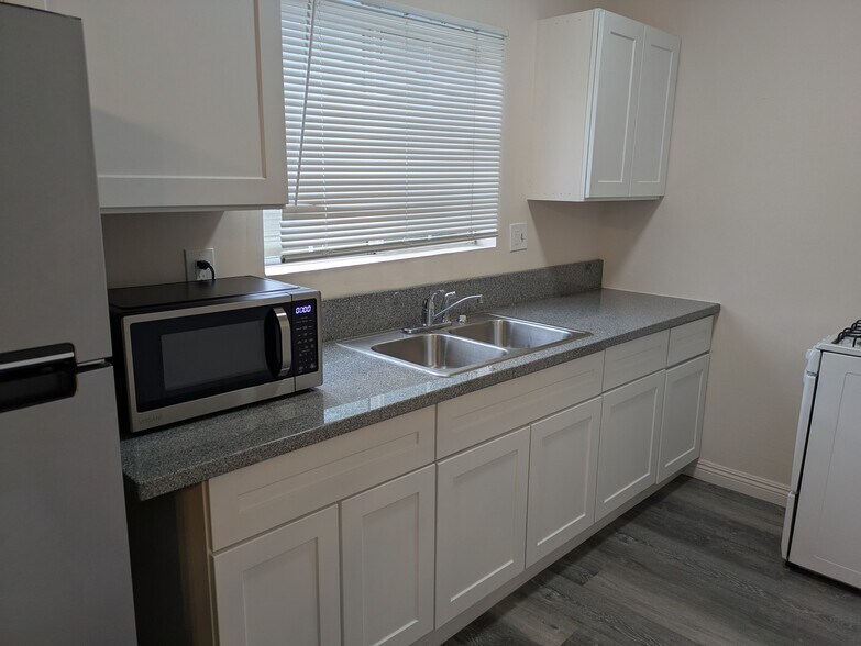 Refrigerator/Microwave - 1125 N Gage Ave