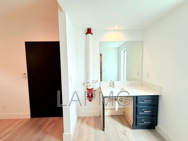 Building Photo - 3414 London St