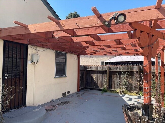 Building Photo - 2408 Fashion Ave
