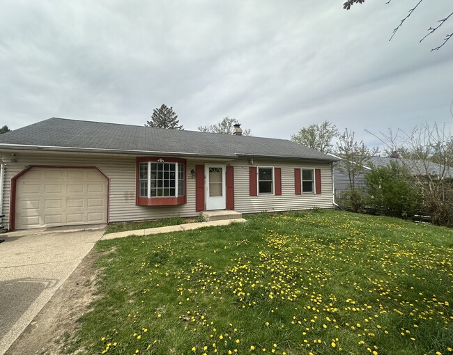 Primary Photo - 2243 Forest View Rd