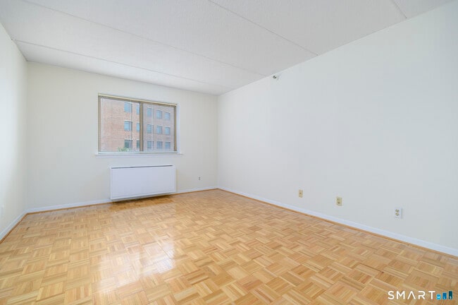 Building Photo - 143 Hoyt St