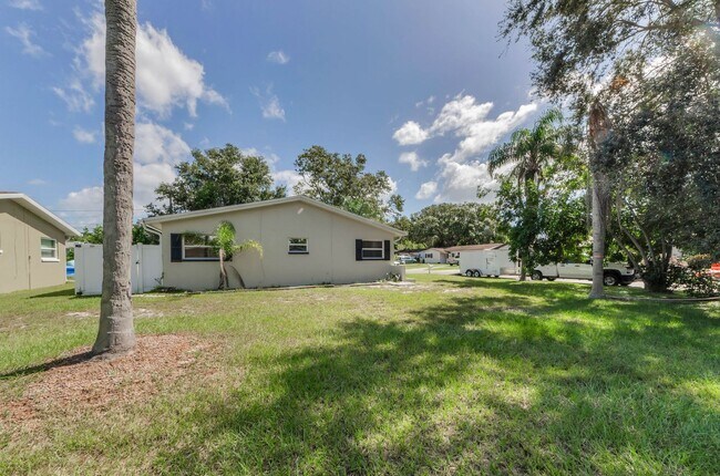 Building Photo - Charming 3 bedroom 2 bath in North Clearwa...