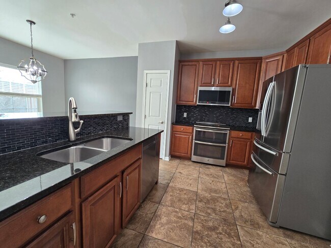 Building Photo - Entertainers Dream - Beautifully maintained 3 Bedroom Townhouse in Haymaker Pointe