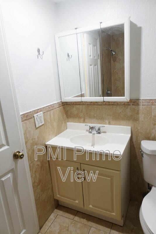 Building Photo - 495 NW 72nd Ave