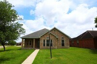Building Photo - 131 Silverbell Cir