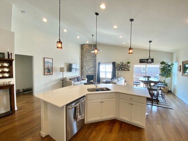 Building Photo - 1686 Derbyshire St