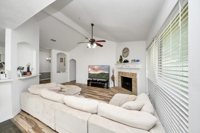 Building Photo - 18318 Farriswood Ct
