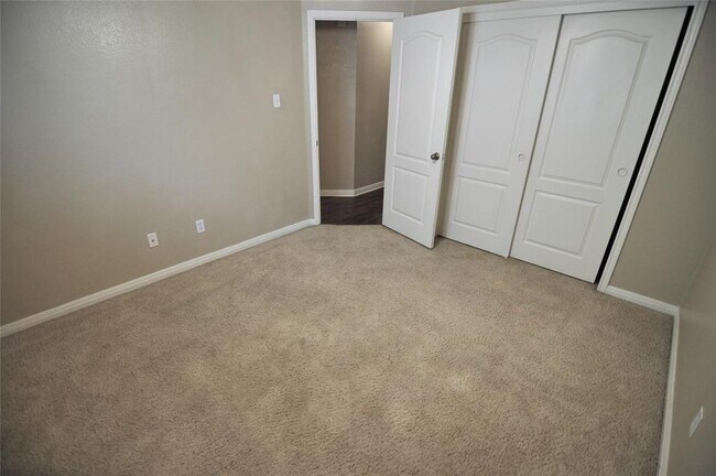 Building Photo - 1830 Paradise Ridge Dr