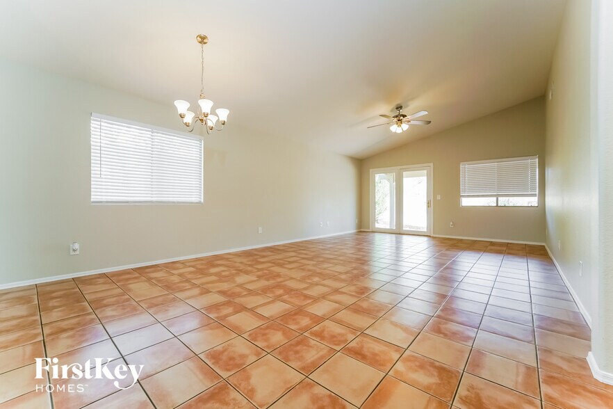Building Photo - 2530 W Cezanne Cir