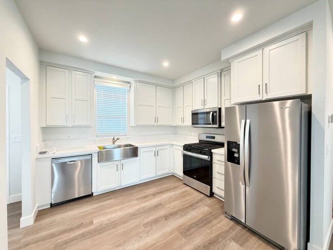 Building Photo - 41 Spruce Via