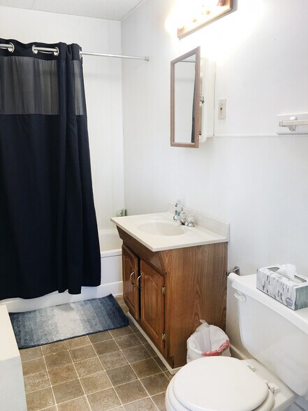 Building Photo - 503 6th St N