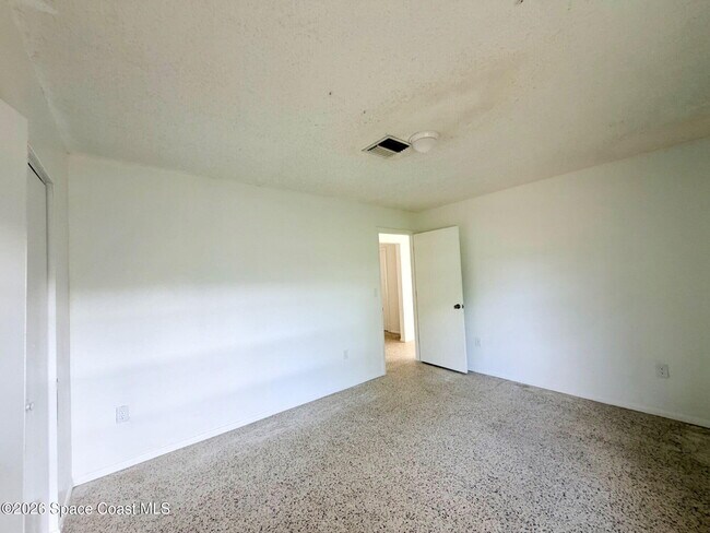 Building Photo - 1590 S Deleon Ave
