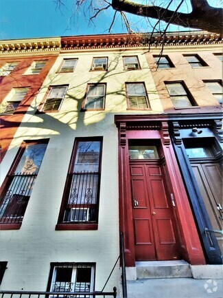Building Photo - 12 E Read St