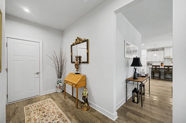 Building Photo - 4 Bedroom Executive Home located in Magnolia Green