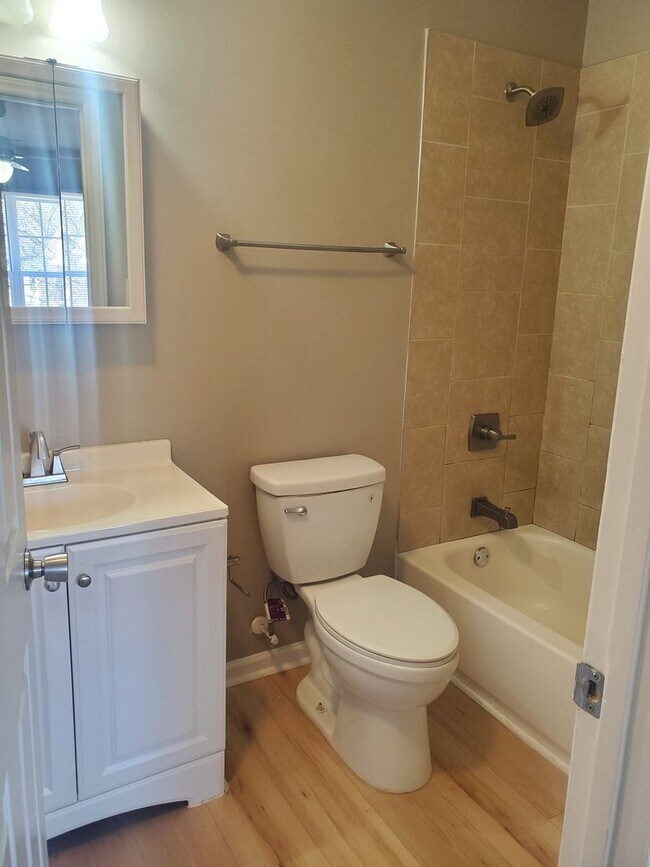 Building Photo - 1136 Drew St