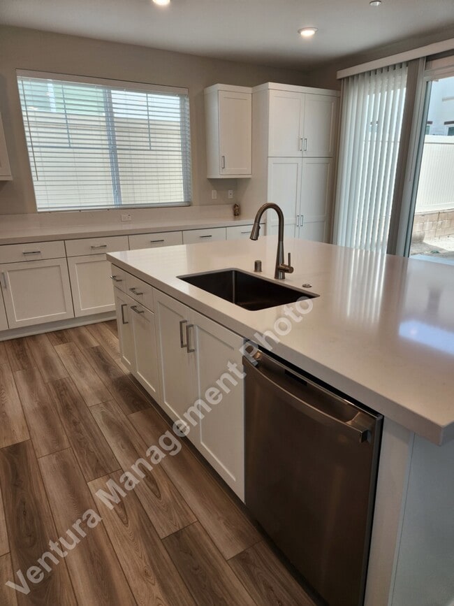 Building Photo - 3020 Harrison Ln