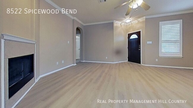 Building Photo - 8522 Spicewood Bend