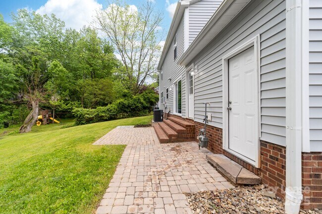 Building Photo - 616 Silversmith Ln