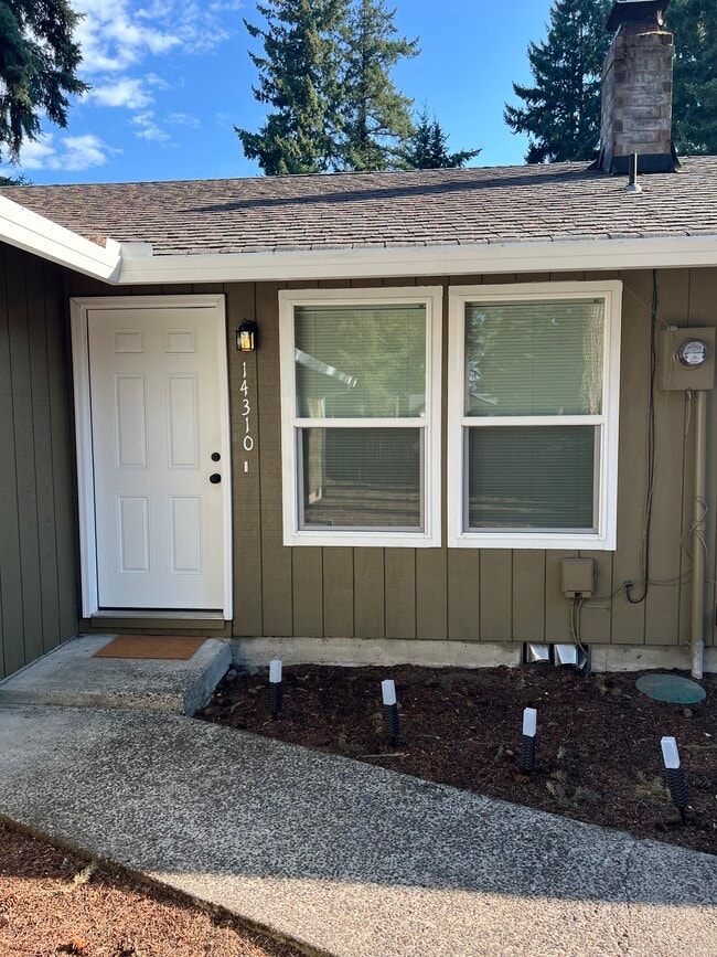 Duplex front door entrance - 14310 NE 14th Cir