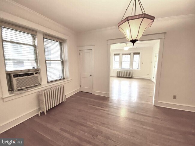 Building Photo - 1505 Delaware Ave