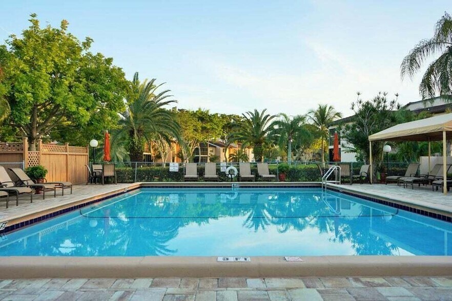 Building Photo - 9285 Vista del Lago