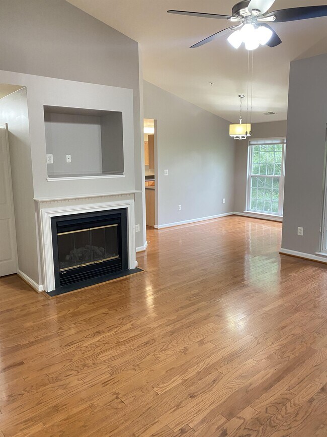 Building Photo - 597 Cawley Dr