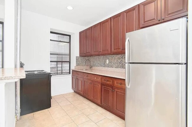 Building Photo - 501 W 135th St