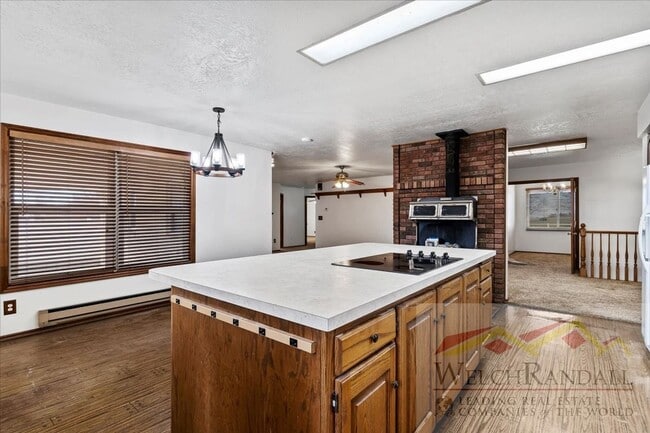 Building Photo - Your Ideal 4-Bed Layton Home - Style, Space & Location!