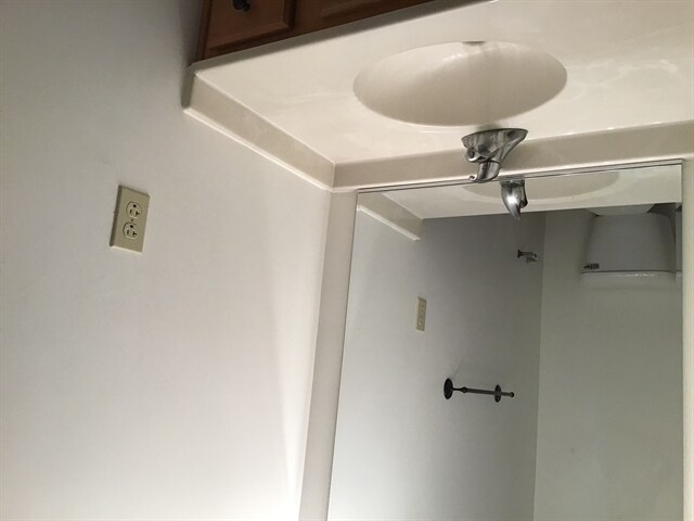 Building Photo - 408 Sherman Ln