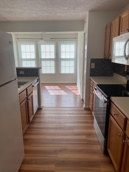 Building Photo - 5610 Avonshire Pl