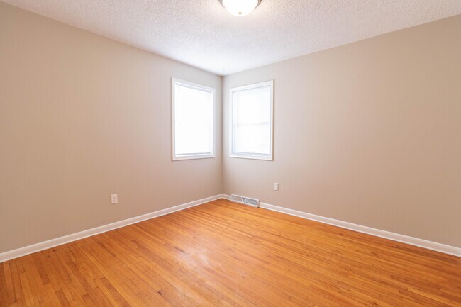 Building Photo - 2405 E Willowbrook
