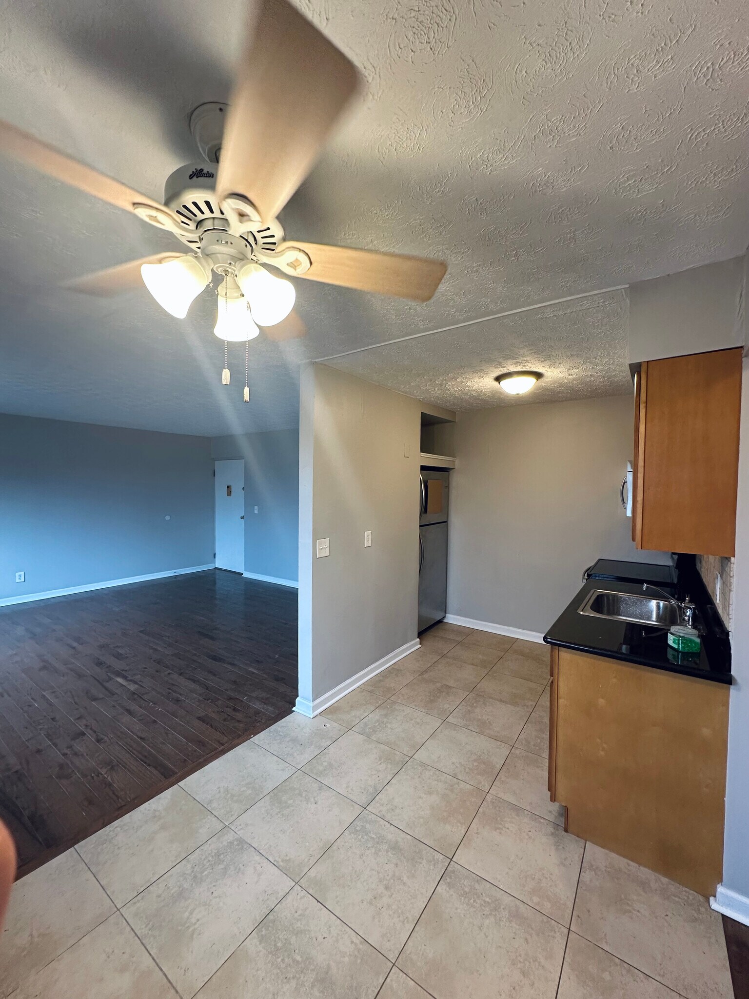 Building Photo - 320 Hanna Ave